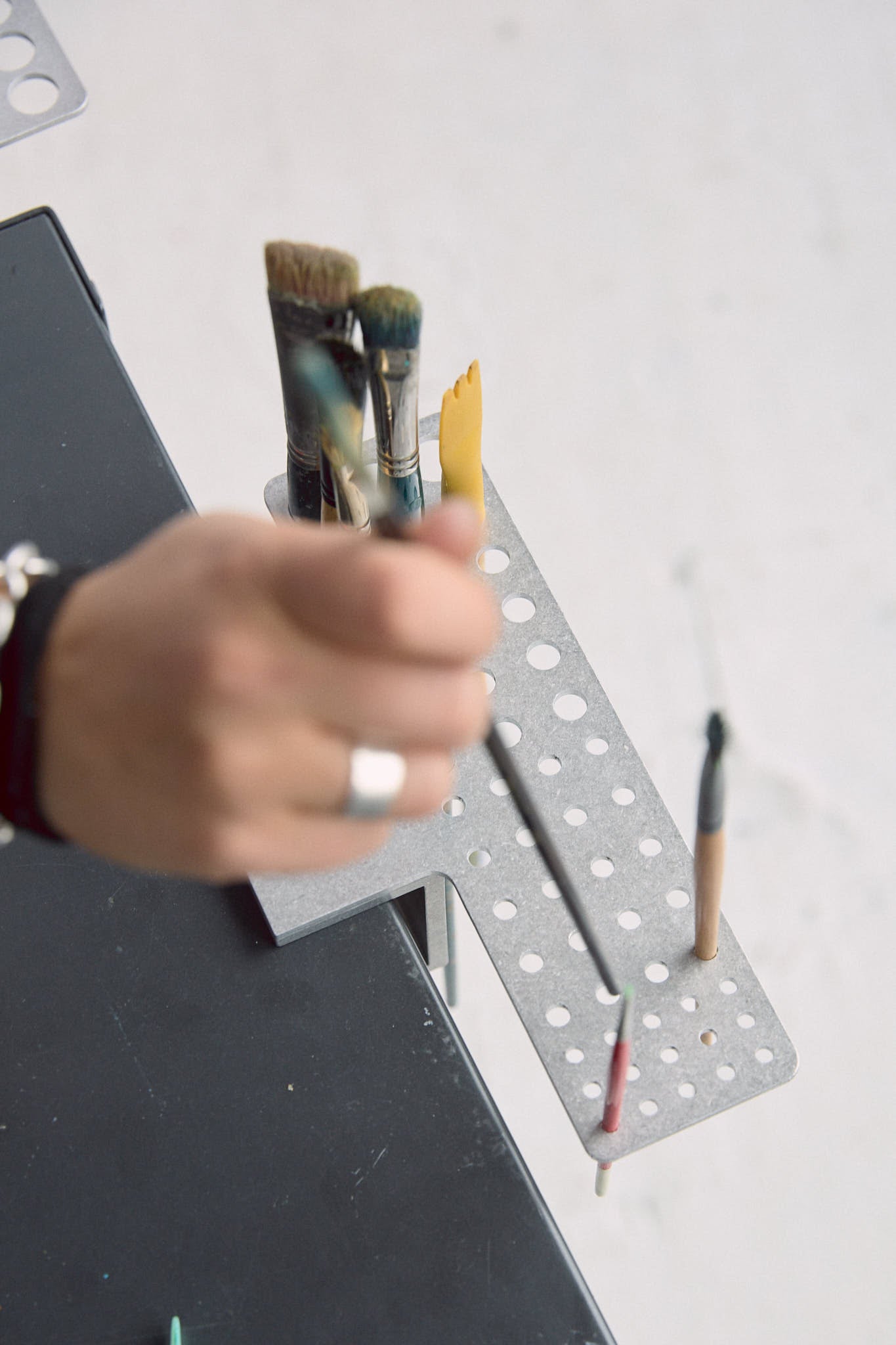 ALUMINUM - SMALL PAINTBRUSH HOLDER