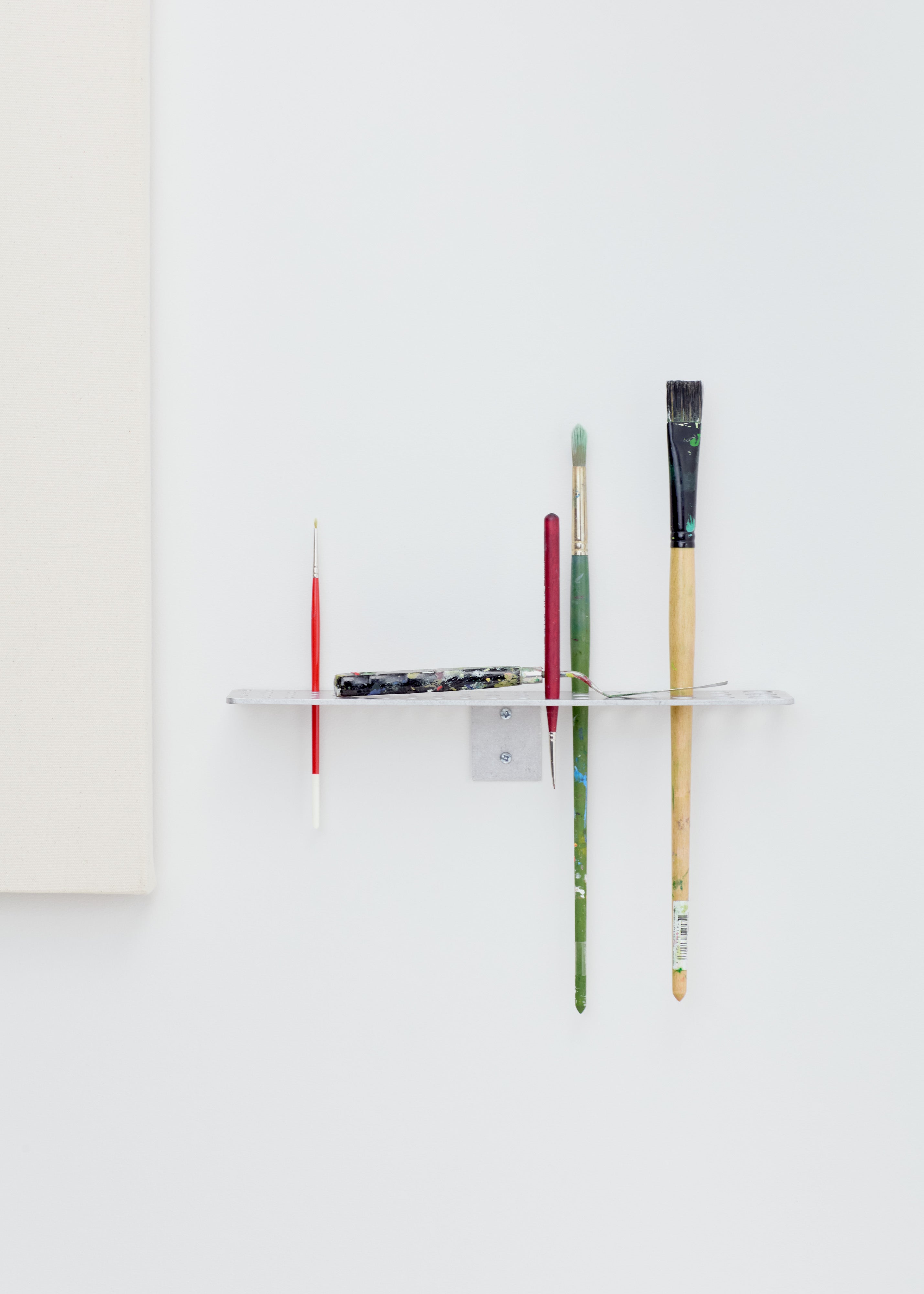 WALL-MOUNTED PAINTBRUSH HOLDER– LARGE